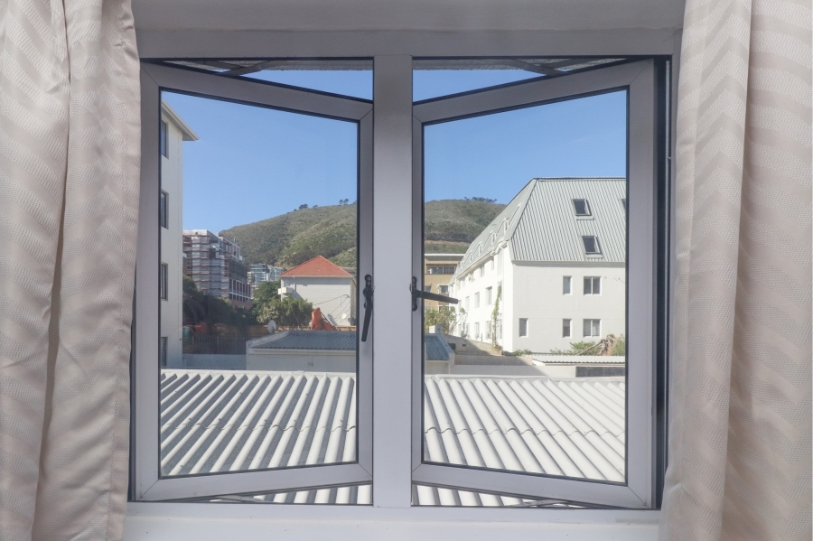 1 Bedroom Property for Sale in Sea Point Western Cape